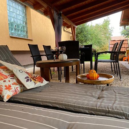 Borostyan Apartmanhaz Morahalom Ngoại thất bức ảnh