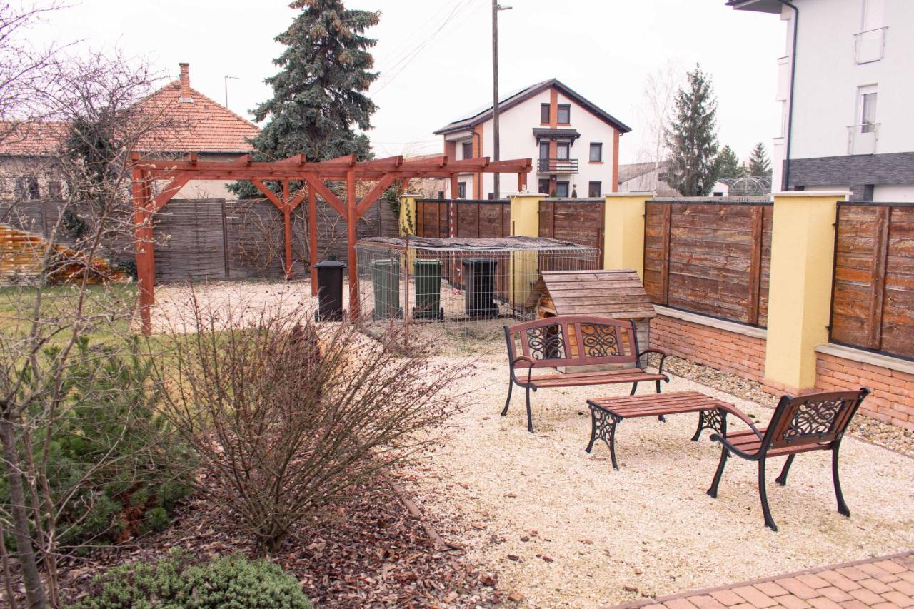 Borostyan Apartmanhaz Morahalom Ngoại thất bức ảnh