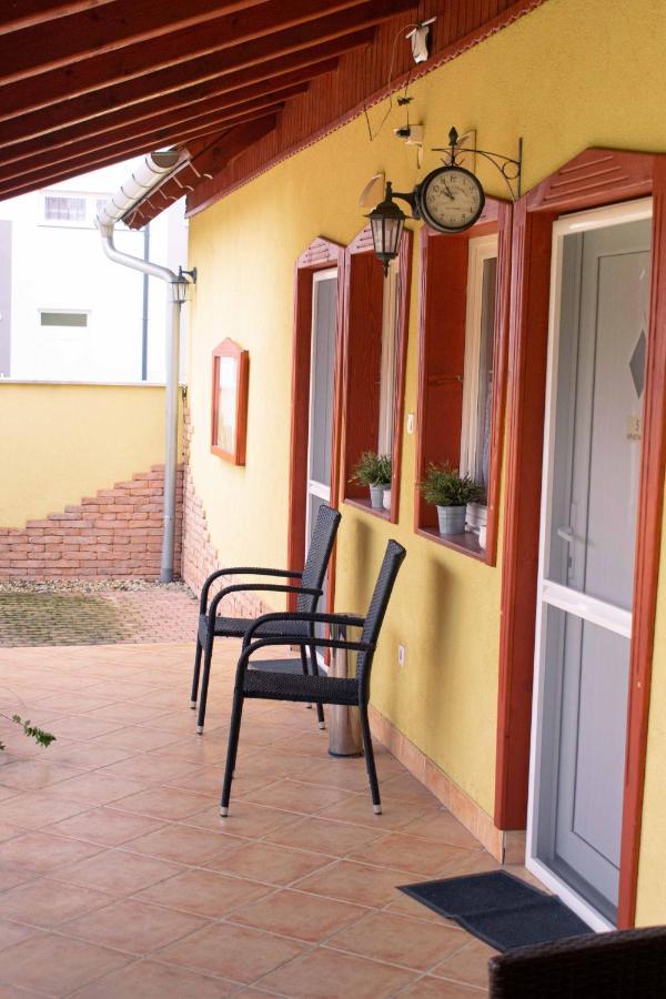 Borostyan Apartmanhaz Morahalom Ngoại thất bức ảnh