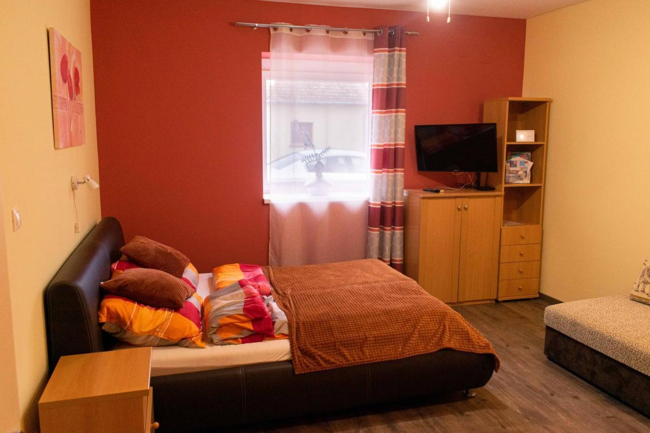 Borostyan Apartmanhaz Morahalom Ngoại thất bức ảnh