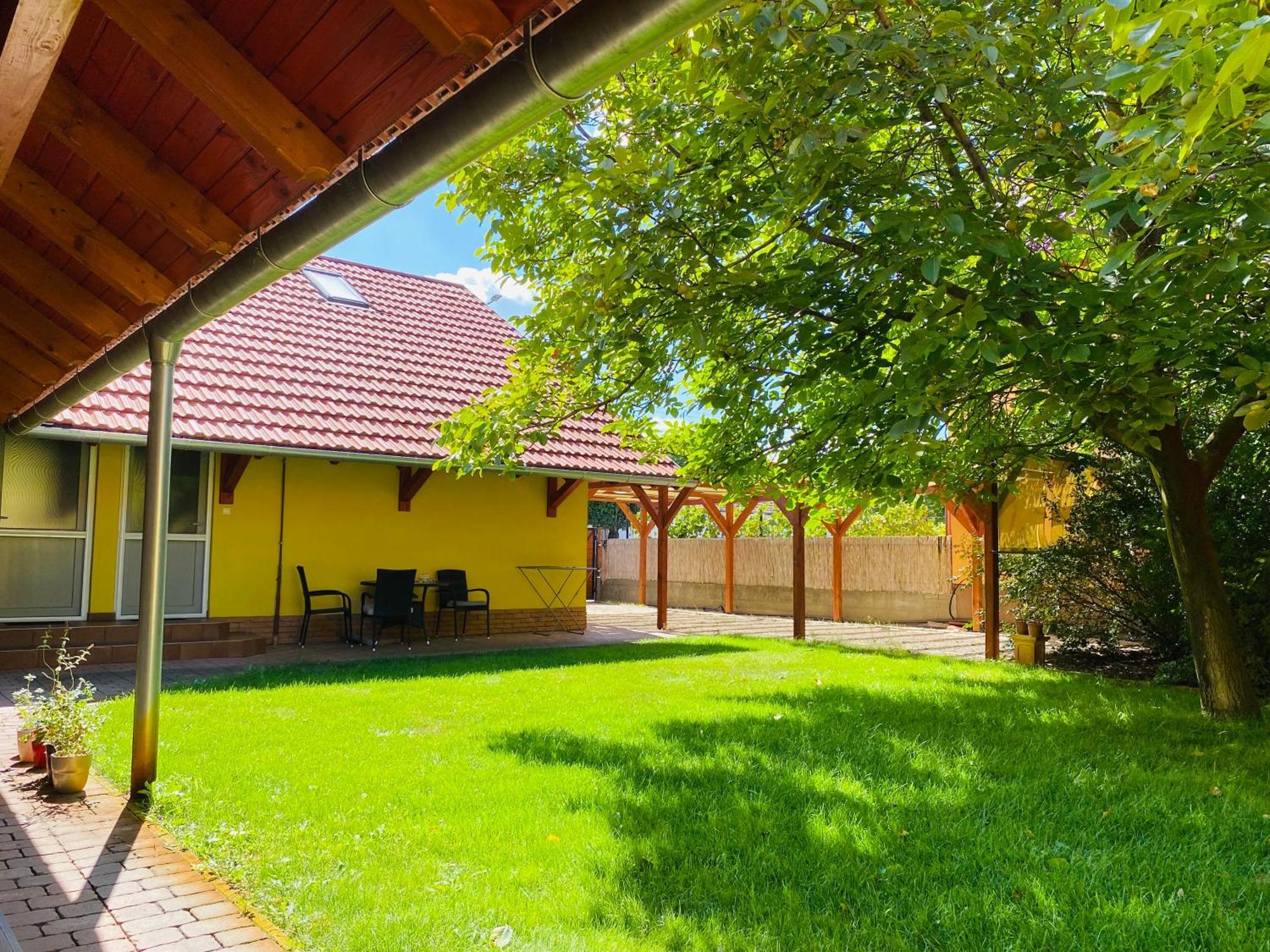 Borostyan Apartmanhaz Morahalom Ngoại thất bức ảnh
