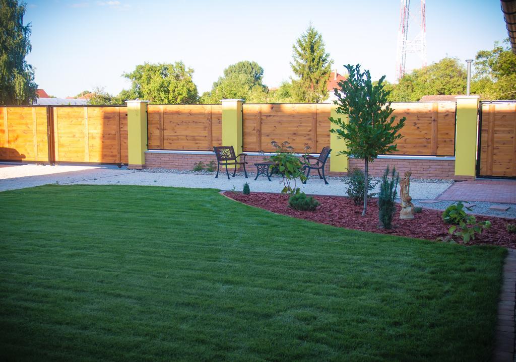 Borostyan Apartmanhaz Morahalom Ngoại thất bức ảnh